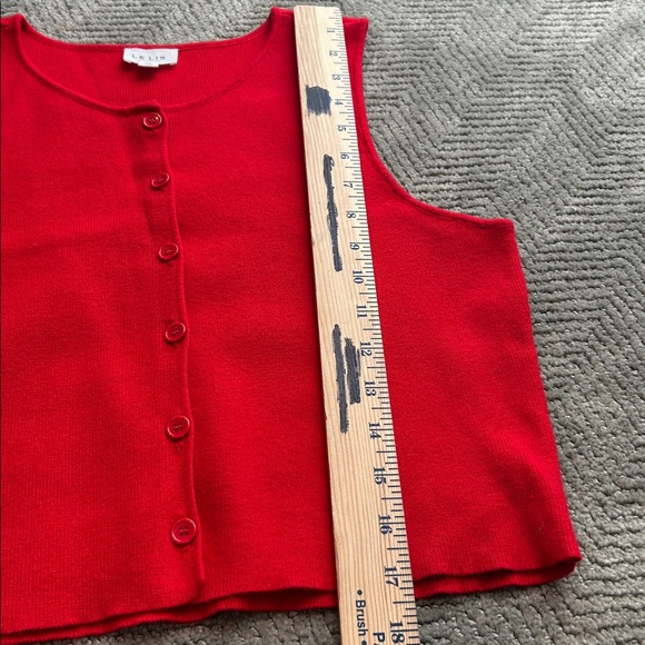 Le Lis Red Sleeveless Knit Button-Down Sweater Vest Top - Women's Size Medium - Picture 7 of 7